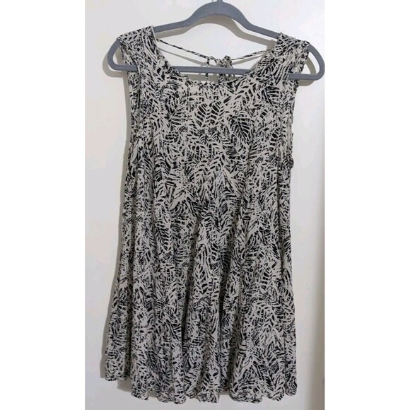 Ecote UO Women BLOUSE BLACK WHITE SIZE S Small SLEEVELESS PALM LEAVES PULLOVER - Picture 1 of 8